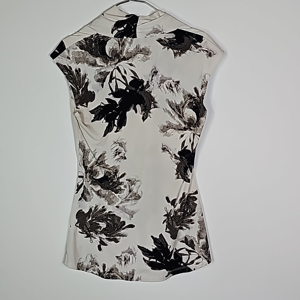 LE chateau small floral design short sleeve shirt - Picture 5 of 7
